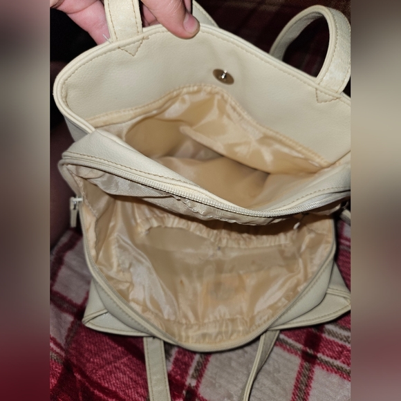 =^100% vinyl cream colored purse - Picture 11 of 11